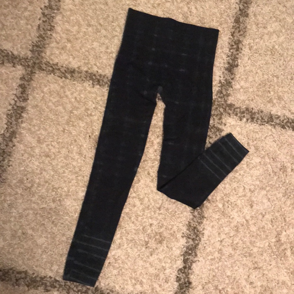 Spanx like new dark patterned leggings, sz M
